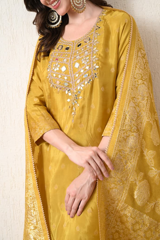 Rajsi Ujala three piece suit set