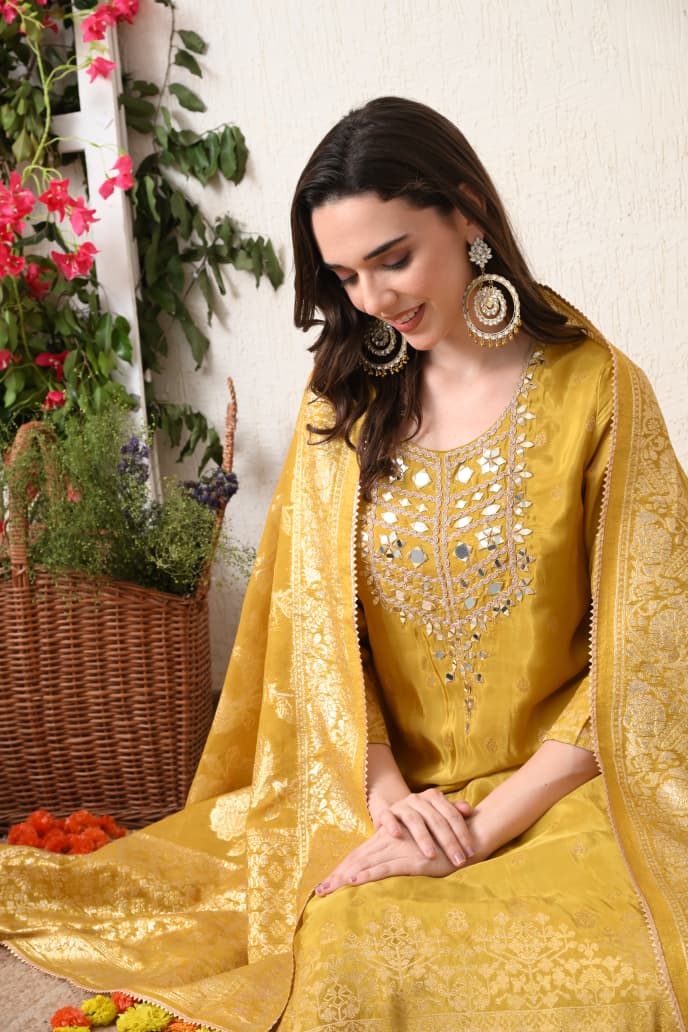 Rajsi Ujala three piece suit set